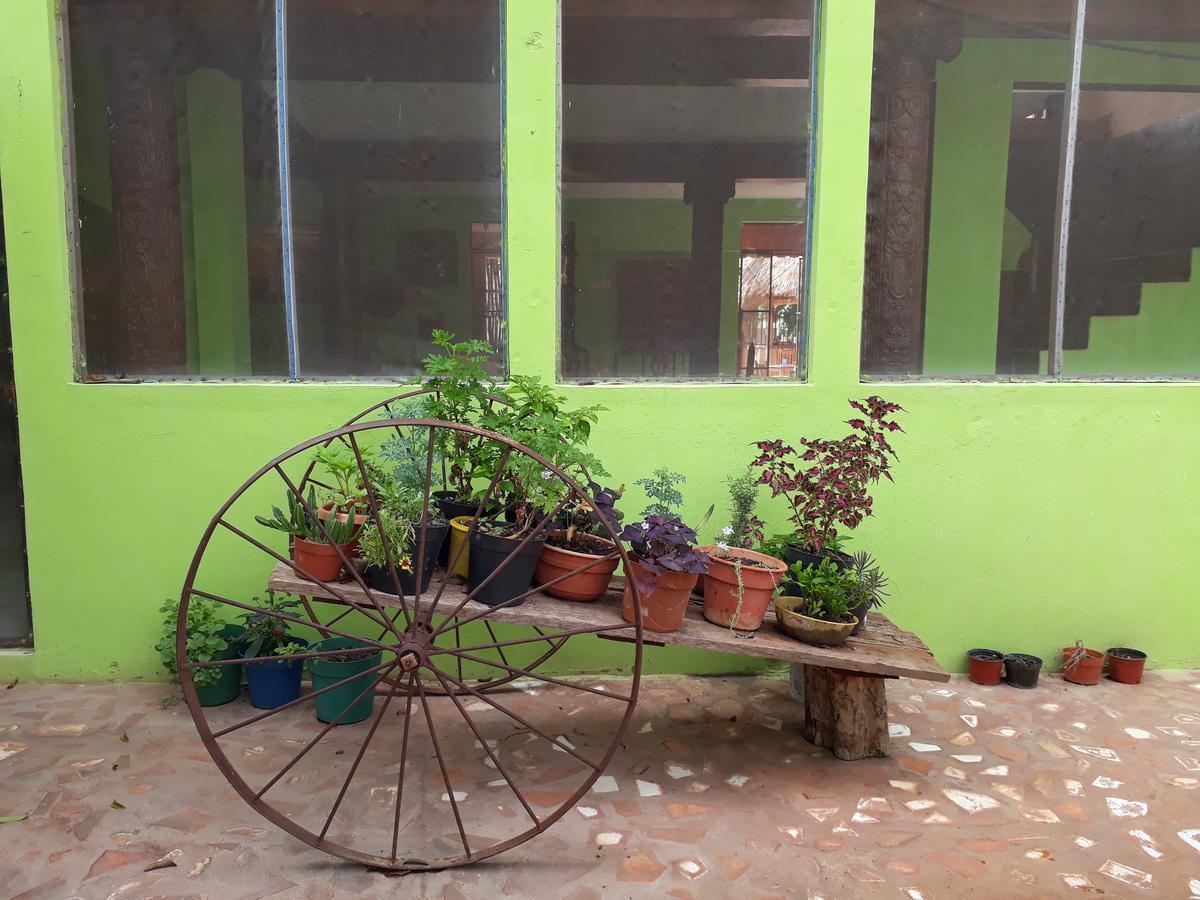 El Chac Mool Bed & Breakfast Santa Elena Екстериор снимка