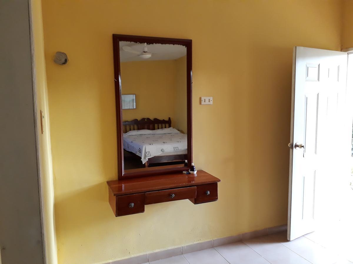 El Chac Mool Bed & Breakfast Santa Elena Стая снимка